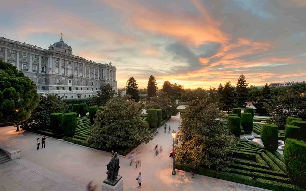 Vuelos a Madrid desde santiago con LATAM