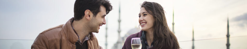 Niño sobre los hombros de su padre