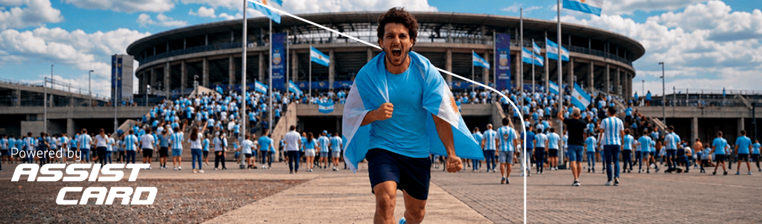 Seguros Hombre corriendo envuelto en la bandera de Argentina frente a un estadio lleno; texto “Powered by Assist Card” en la esquina.