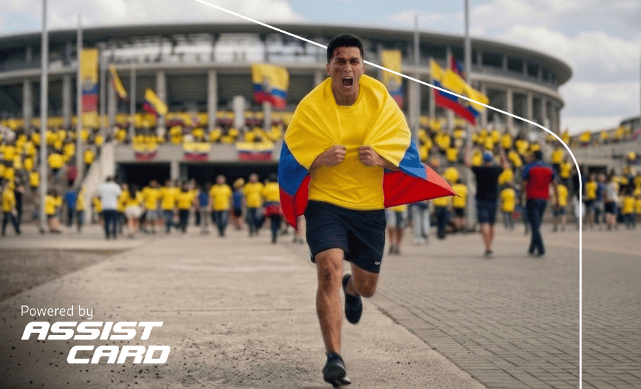 Seguros Hombre corriendo envuelto en la bandera de Ecuador frente a un estadio lleno; texto “Powered by Assist Card” en la esquina.