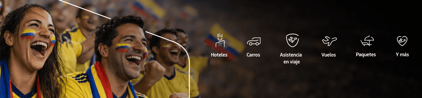 Fútbol Aficionados ecuatorianos celebrando en un estadio; a la derecha, iconos de Hoteles, Carros, Asistencia en viaje, Vuelos, Paquetes y más.