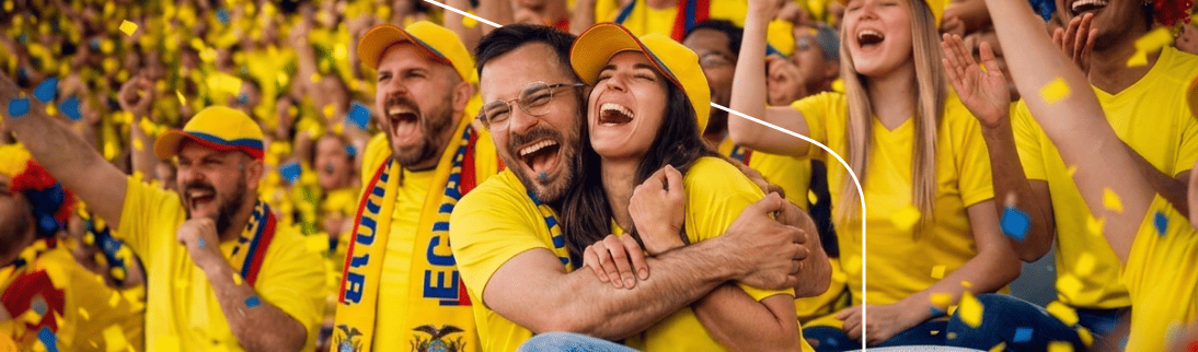Paquetes Pareja y multitud de aficionados ecuatorianos celebrando entre confeti en las gradas de un estadio.