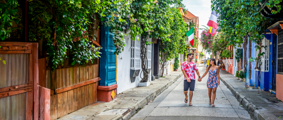 ¡Continúa tu viaje en carretera! Ten un carro esperando en tu próximo destino Elige viajar sumando millas y puntos calificables y multiplica tus destinos.