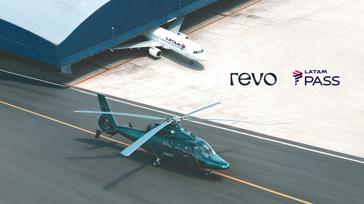 Avião da LATAM com helicóptero da Revo