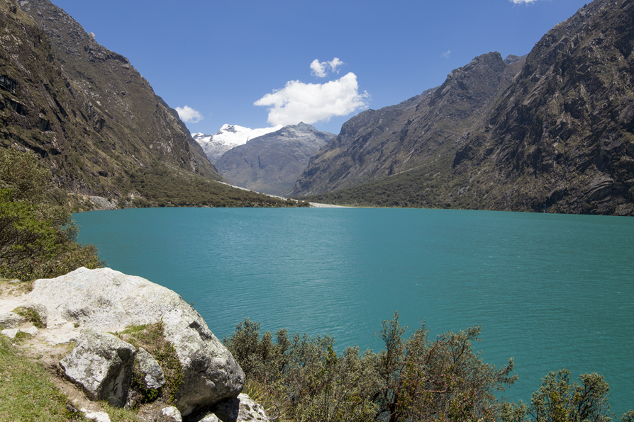 quebrada de llanganuco parque nacional huascaran huaraz peru.